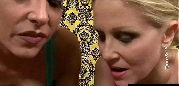  Cum Swapping MILFs Julia Ann And Jessica James Suck A Cock Together!